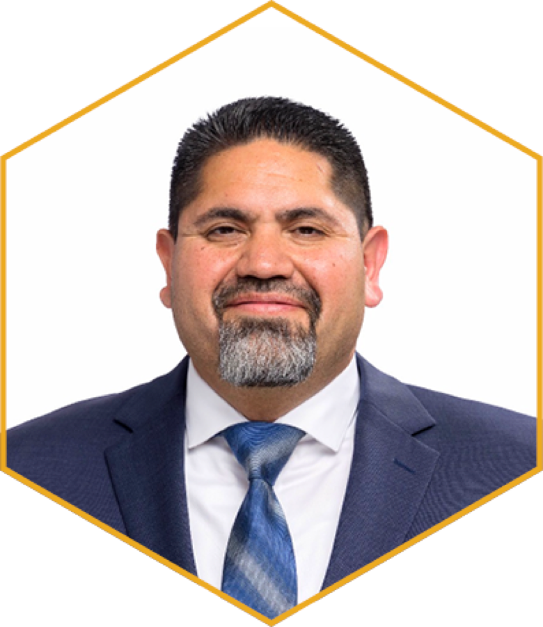 Official portrait of Luis Hernandez
