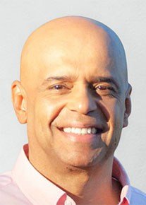 Official portrait of Serge Fiankan