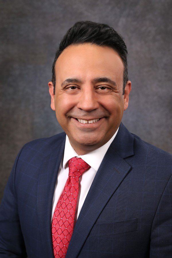 Official portrait of Steve Manos