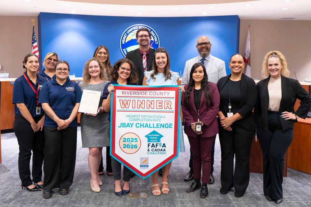 Hemet Unified School District FAFSA completion recognition announcement.