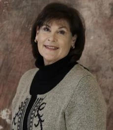 Official portrait of Julie Hackbarth-McIntyre