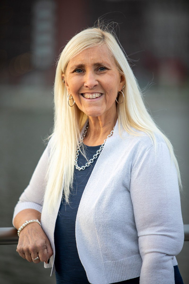 Official portrait of Erin Kramer