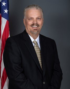 Official portrait of Dale Welty