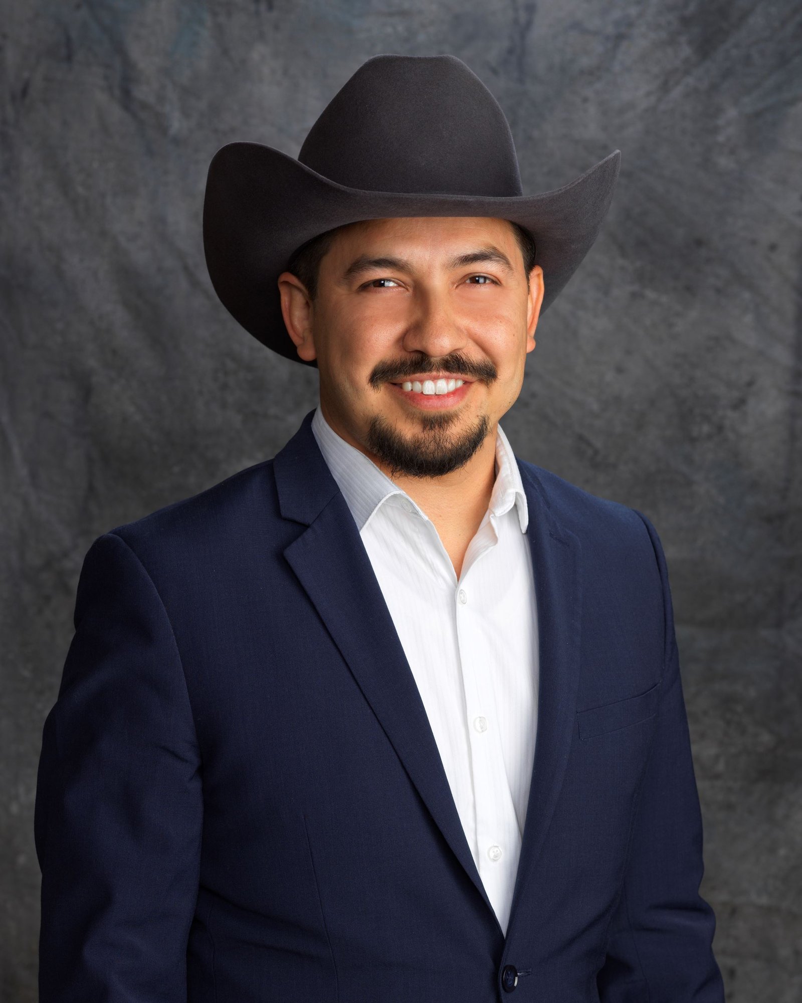 Official portrait of Armando Carmona