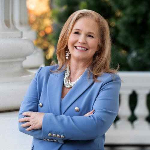 Official portrait of Gail Pellerin