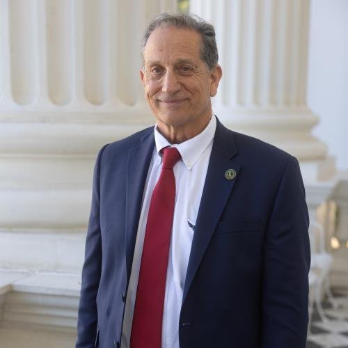 Official portrait of Stan Ellis